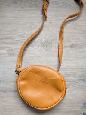 Portland Leather Good Circle Crossbody